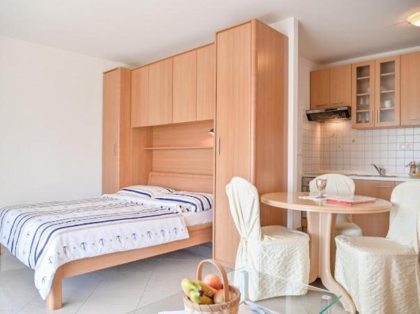 Apartments Villa Slavica Ичичи Экстерьер фото